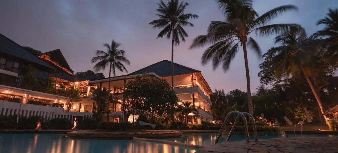 Luxury hotel lobby interior — hotel email marketing strategy