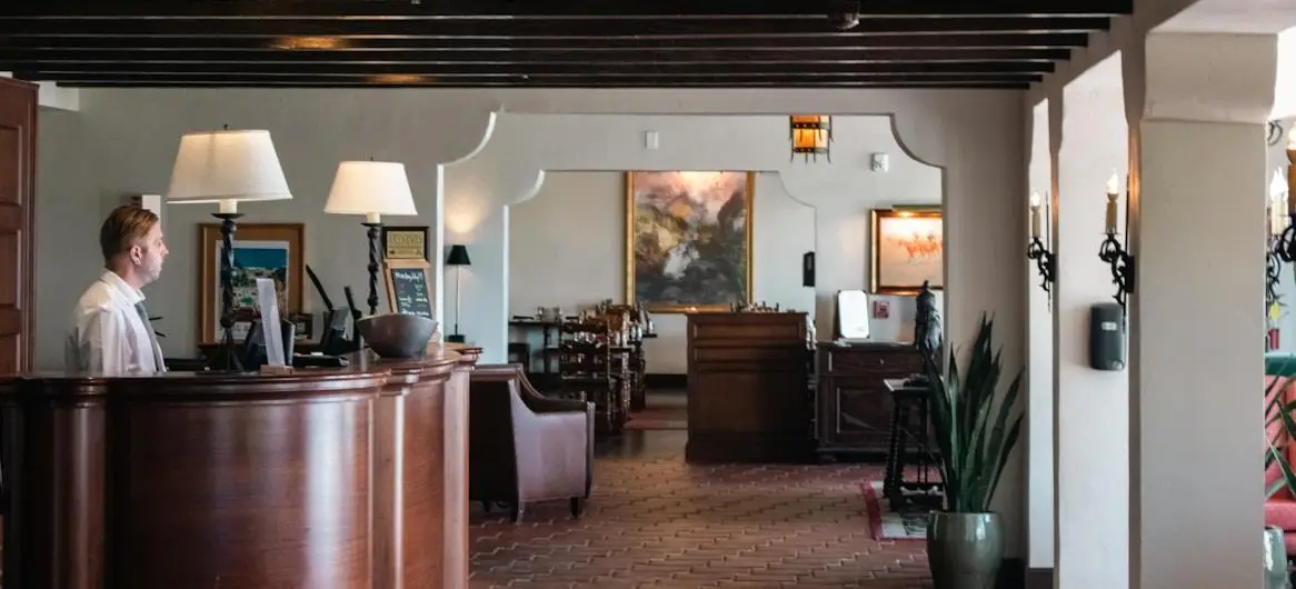 Hotel front desk staff — true cost of acquiring a hotel guest 2026